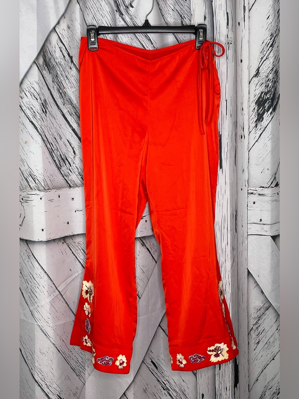 NWT Urban Outfitters Red Satin Floral Embroidered Capri Pant 6